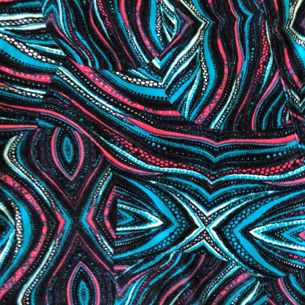 LIKE NEW LuLaRoe Tall & Curvy Printed Leggings - Picture 4 of 7